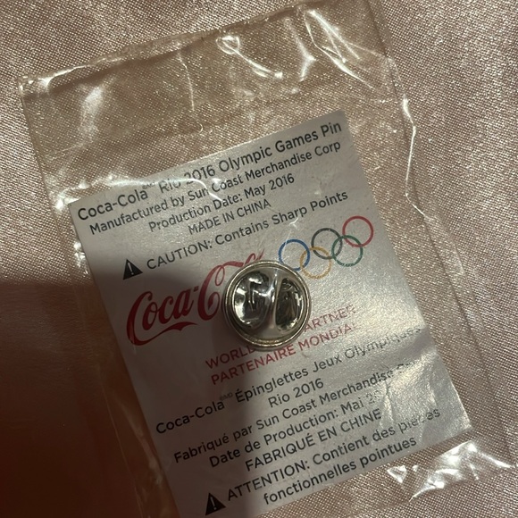 Coca Cola pins - Picture 7 of 7